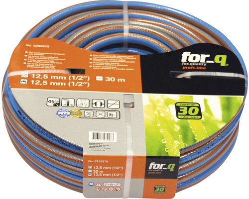 Aufgerollter Gartenschlauch mit 12,5 Millimeter Durchmesser und 30 Meter Länge