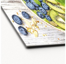 Image décorative d''un bol de muesli avec des myrtilles, du kiwi et des amandes