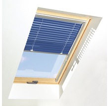 Fenêtre de toit avec store bleu