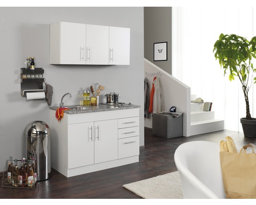 Mini cuisine Held Möbel avec appareils Toronto 120 cm blanc mat démontée 978.6513 Scène de cuisine avec kitchenette, évier, élément haut et escalier