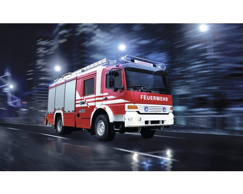 Camion de pompiers en intervention de nuit