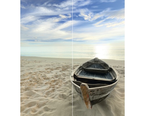 Strand mit Boot und Meer