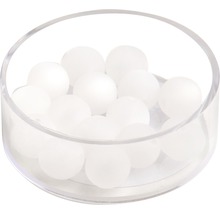 Kugeln aus Glas in transparenter Schale