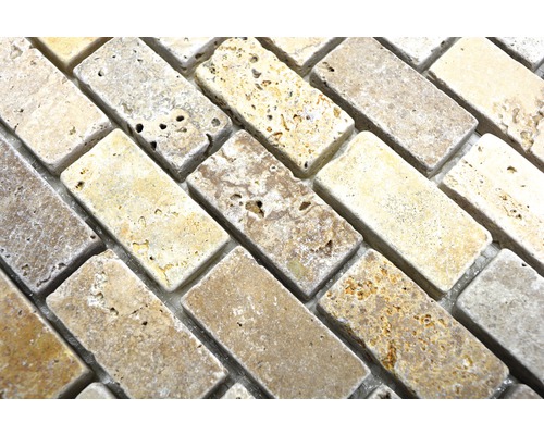 Mosaïque en travertin à motif de chevrons