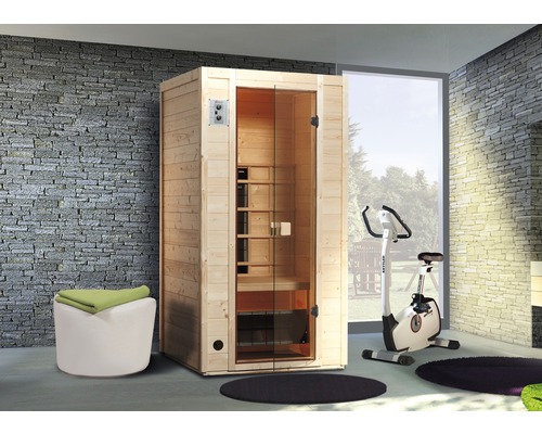 Holz Sauna mit Glastür in einem Raum mit Trainingsgerät.