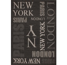 Tapis avec les inscriptions New York, Paris et Londres