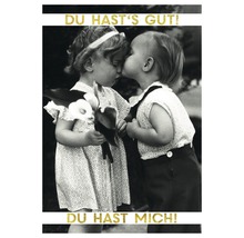 Photo en noir et blanc de deux enfants avec un bouquet de fleurs, avec l''inscription Tu as raison et Tu m''as en haut et en bas