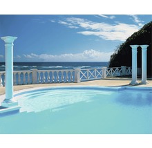Piscine avec vue sur la mer, balustrade et colonnes
