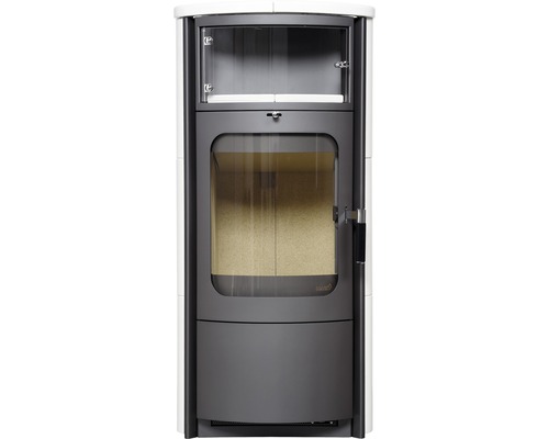 Kaminofen mit Glasfront und Holzlagerfach