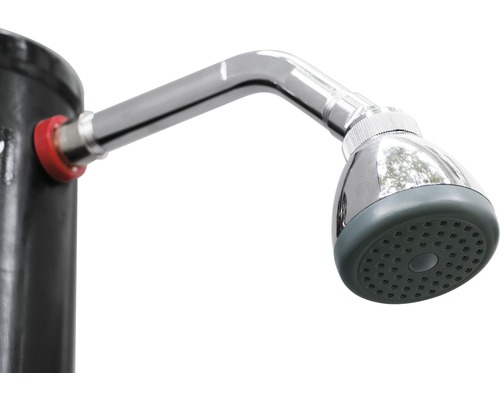 Vue détaillée de la pomme de douche de douche d''extérieur