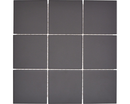 Quadratische, graue Fliesen, verlegt