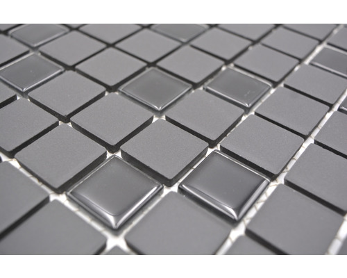 Mosaikfliesen mit quadratischen Steinen