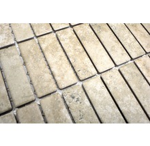 Carreaux de mosaïque rectangulaires sur un filet