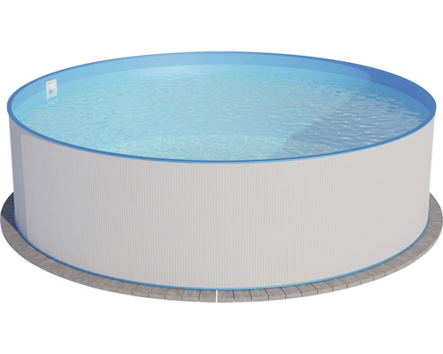 Piscine hors sol ronde remplie d''eau