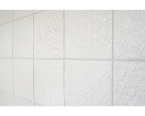 Wandfliesen mit unterschiedlichen Mustern