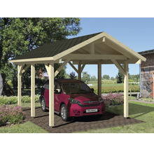 Ein Auto steht unter einem offenen Carport aus Holz mit Dachpappe.