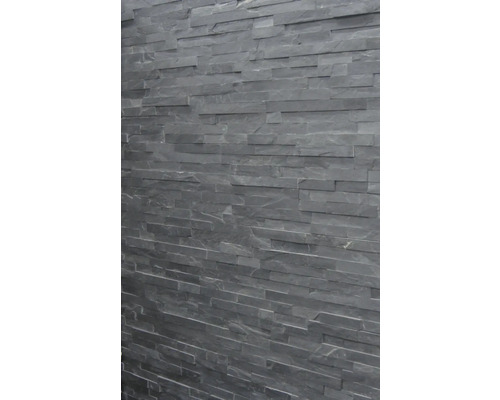 Wand verkleidet mit Natursteinpaneelen