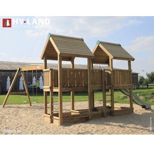 Aire de jeux en bois avec deux tours, toboggan et balançoire