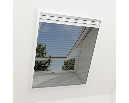 Dachfenster mit Plissee-Rollo zur Lichtregulierung