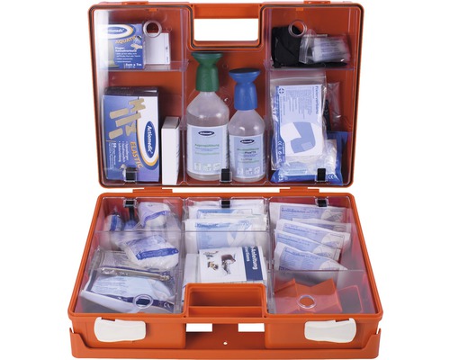 Trousse de premiers secours ouverte avec divers matériaux de bandage et solutions.