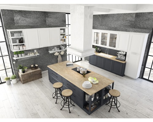 Cuisine lumineuse avec îlot de cuisine, tabourets de bar et armoires de cuisine blanches et grises