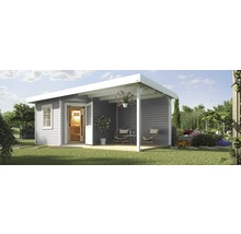 Maison de jardin en bois avec véranda, mobilier de jardin et plantations à l''extérieur