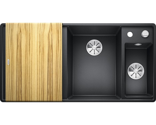 Spüle mit Abtropffläche und Holzschneidebrett