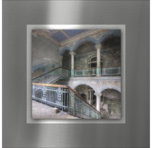 Image murale avec vue sur une cage d''escalier, des colonnes et des éléments décoratifs