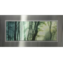 Wandbild mit Waldmotiv und silberfarbenem Rahmen