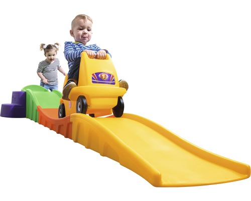 Enfant sur montagnes russes jaunes avec voiture pour l''intérieur