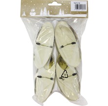 Quatre bougeoirs dorés dans un paquet