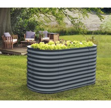 Hochbeet aus Metall im Garten mit Bepflanzung