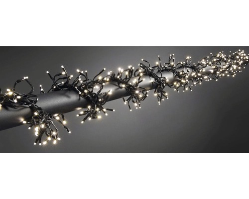LED Büschellichterkette Konstsmide 5,8 m + Zuleitungslänge 5 m 768 LEDs Lichtfarbe warmweiß inkl. Controller mit 8 Funktionen LED-Lichterkette mit warmweissem Licht um einen Stab gewickelt