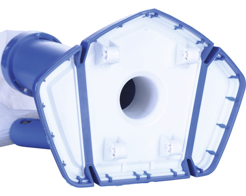 Nettoyeur de piscine avec raccord de buse