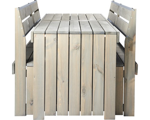Gartentisch mit integrierten Bänken aus Holz.