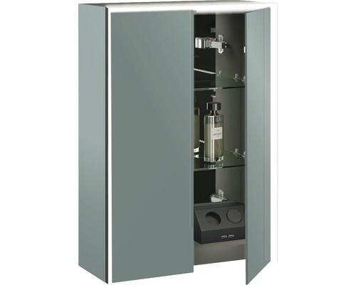 Armoire de toilette avec portes ouvertes, étagères en verre et éclairage