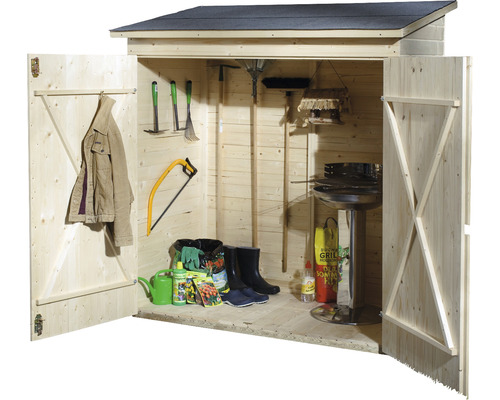 Offener Geräteschuppen aus Holz mit Gartengeräten und Grill