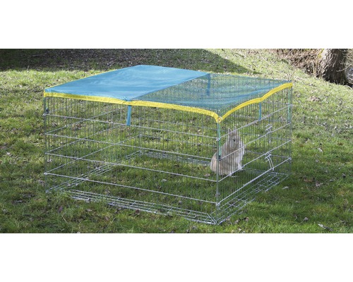 Enclos extérieur avec filet pare-soleil pour petits animaux dans le jardin