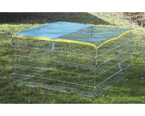 Enclos extérieur en fil métallique avec couverture partiellement imperméable pour petits animaux dans le jardin