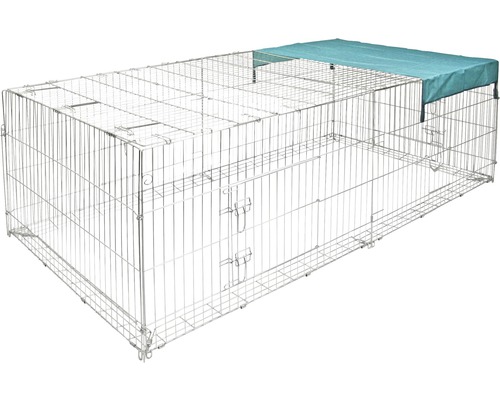 Enclos extérieur avec couverture partiellement montée