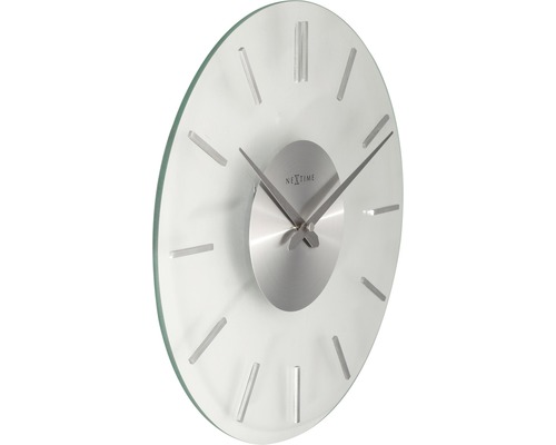 Runde Wanduhr aus Glas mit silberfarbenen Zeigern und Markierungen