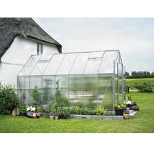 Gewächshaus mit Pflanzen und Blumen im Garten