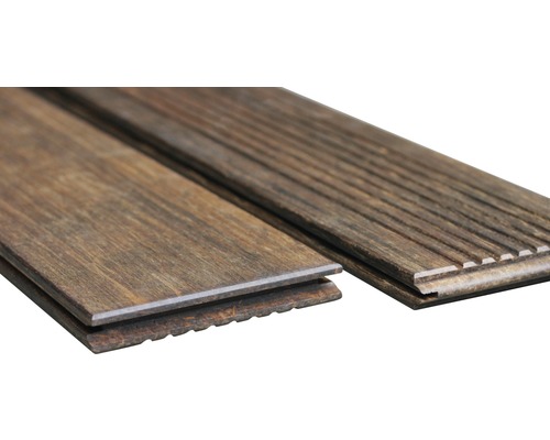 Lames de terrasse en bois avec surface lisse et rainurée