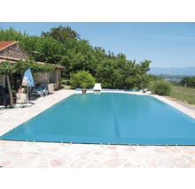 Piscine extérieure couverte avec fixations