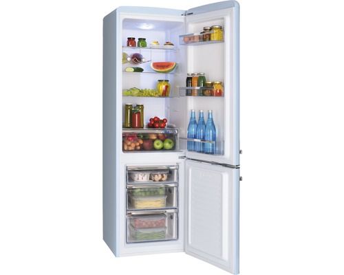 Geöffneter Kühlschrank mit Lebensmitteln auf Regalen und in Schubladen