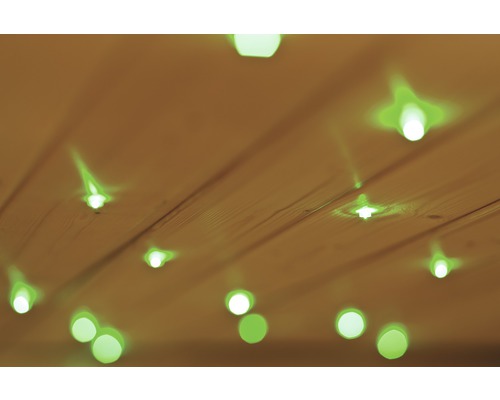 Holzdecke mit eingebauten Leuchten