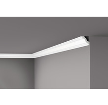 Zimmer mit Stuckprofil an der Decke
