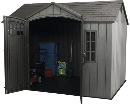 Gartenschuppen aus Kunststoff mit geöffneten Türen und Gartengeräten im Inneren