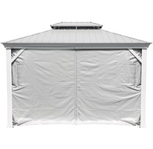 Pavillon mit geschlossenen Vorhängen
