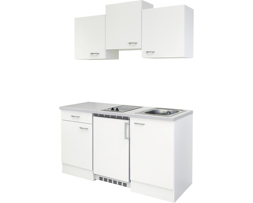 Cuisine compacte avec évier, plaque de cuisson, réfrigérateur et placards hauts
